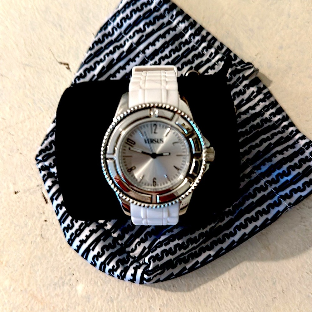 White Verus Watch with Rubber Band. Never worn! Mint condition!
